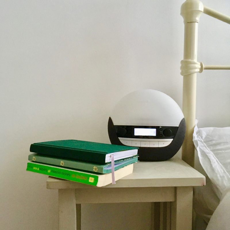 Screen Free Bedroom - 3 reasons to embrace a phone free bedroom!